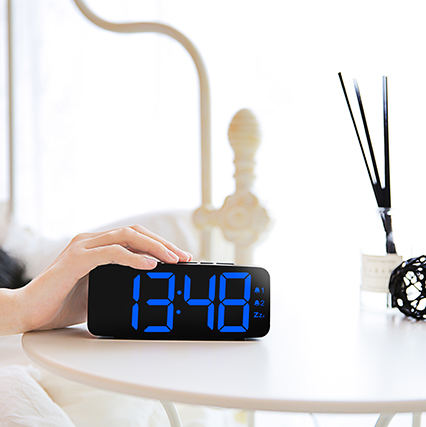 Digital Alarm Clock Electronic Alarm Clock Digital Radio Clock, Multifunctional FM/AM Digital Alarm Clock with Night Light Function, Snooze dimmer Function Double Alarm