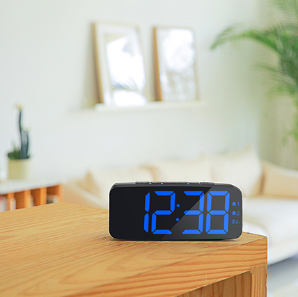 Digital Alarm Clock Electronic Alarm Clock Digital Radio Clock, Multifunctional FM/AM Digital Alarm Clock with Night Light Function, Snooze dimmer Function Double Alarm